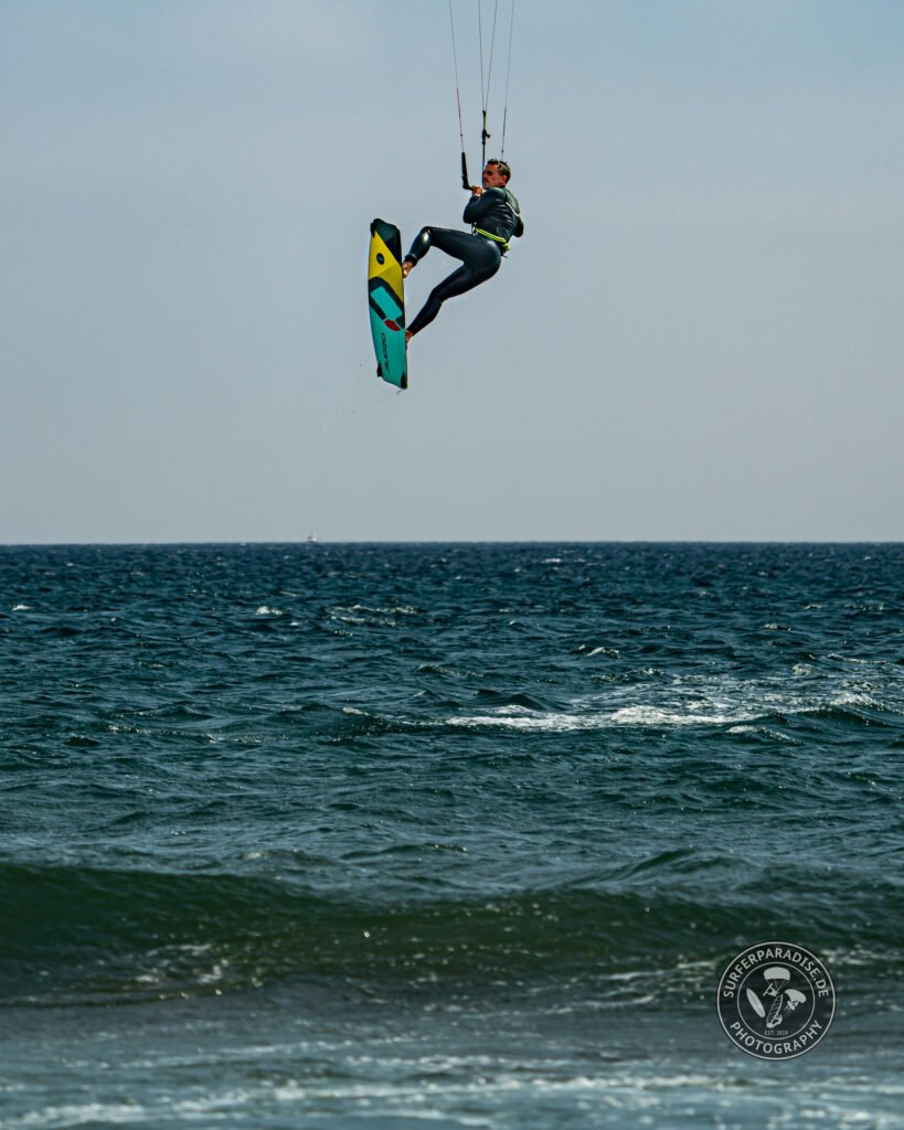 Advanced Lesson kitesurf to learn new tricks, how to jump and more with KiteVoodoo kitesurf school in Northern Portugal