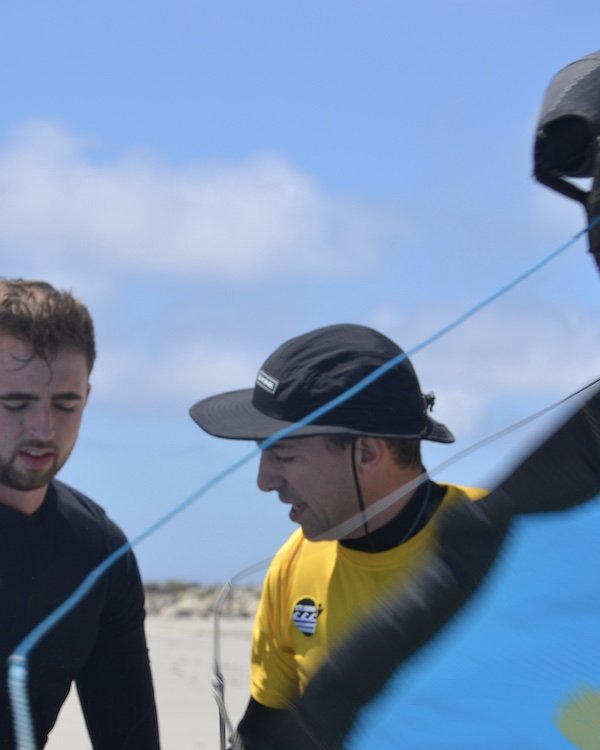 Prends des cours de Kitesurf avec Angelo instructeur chez KiteVoodoo au Portugal